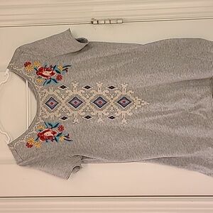 Johnny Was Los Angeles Embroidered Southwest Boho Top Assymetric Hem Gray Multi